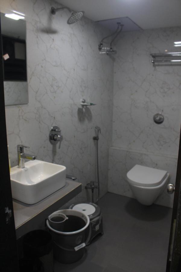 Hotel Park Inn Andheri West Mumbai Exterior photo
